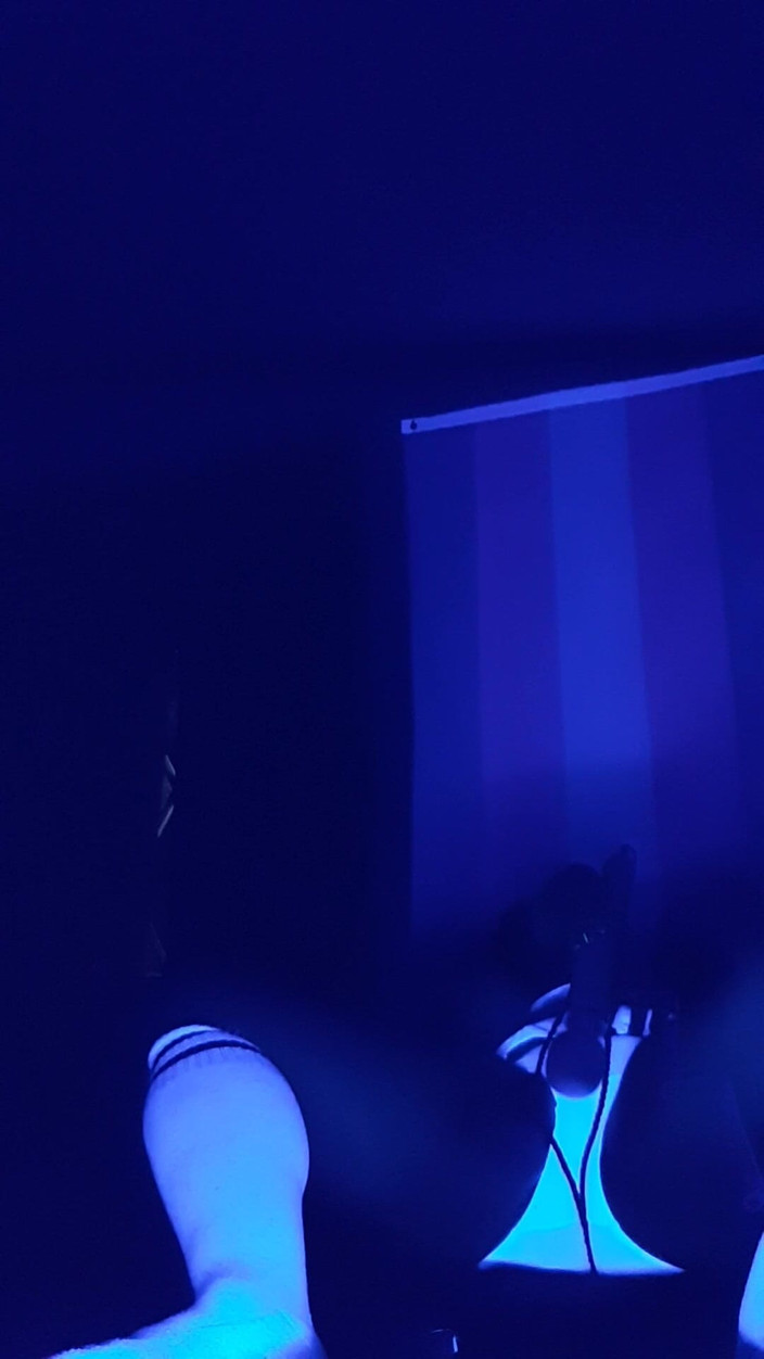 Roxxie rae page: ブラックライト・セルフボンデージ