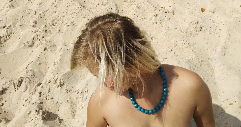 LizAngel: I smoke a cigarette while sitting on the beach