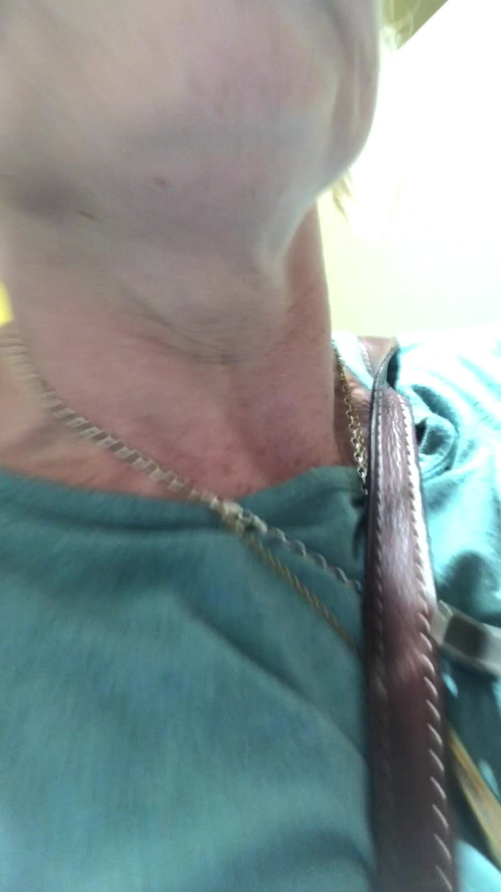 Pissing Paradise: 24 saatten fazla seyahat ettikten sonra havaalanından eve dönerken çok hızlı...