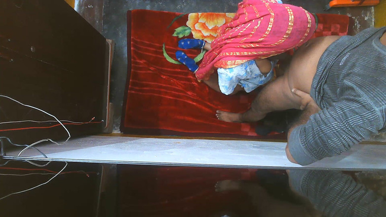 Busty Banuu: Futaiul servitoarei lăptoase sexy