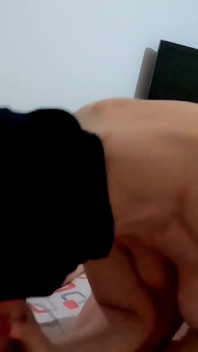 สลัตวัยผู้ใหญ่ MILF สวมหน้ากาก balaclava แล้วอมควยใหญ่หนา