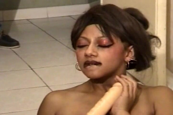Filles Francaises: Stunning French Dolls Enjoying BDSM Lesbo Action