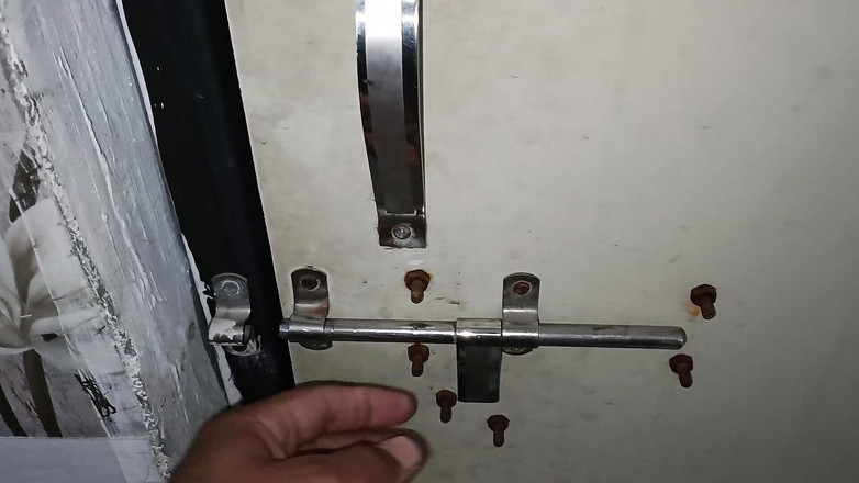 LovedSunsine1990: 我如何在厕所抚摸头发？