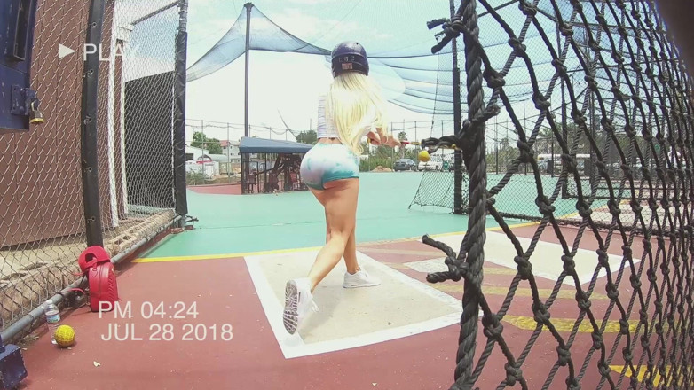 Team Skeet: Thickumz - Horny blonde twerks ass and cruises for cock
