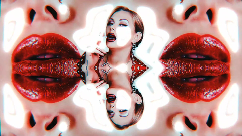 Goddess Misha Goldy: Smoking lipsoholia! LOOP!!!