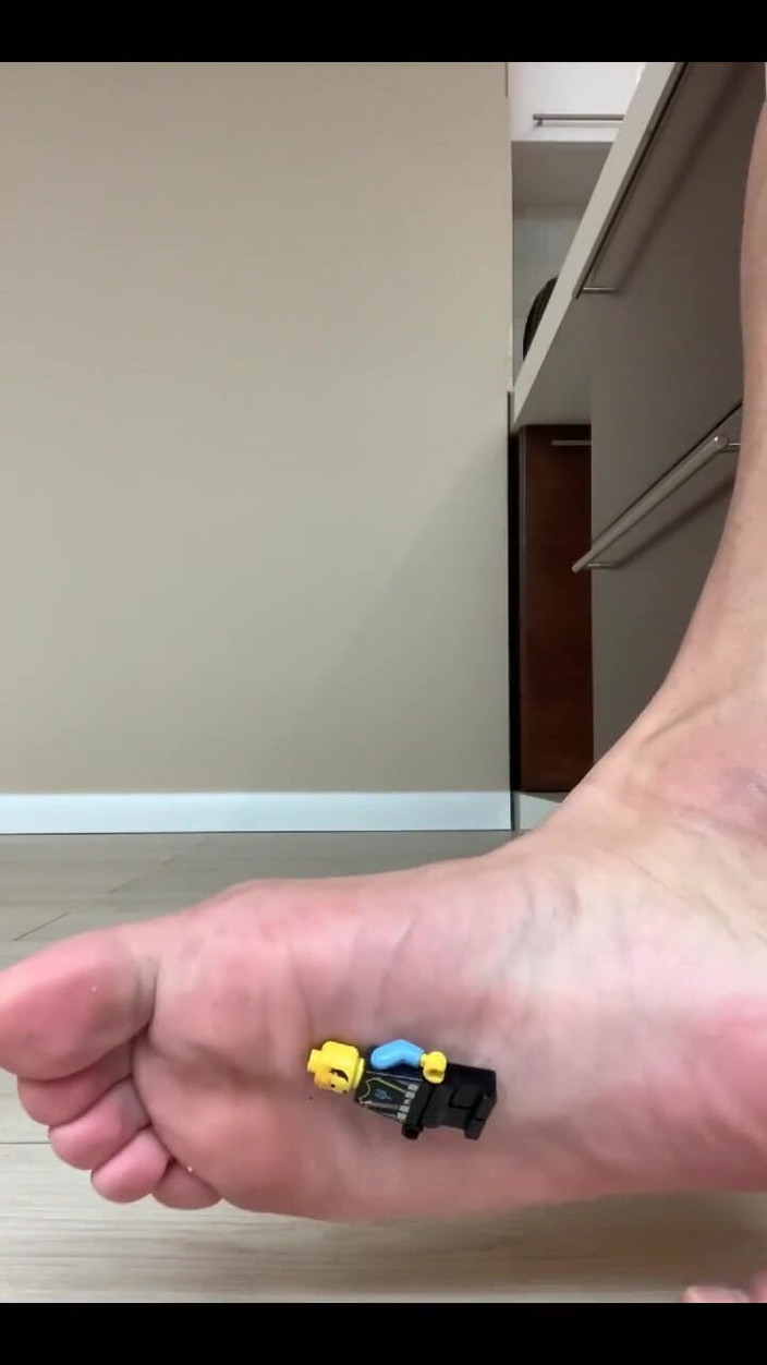 Jasons feet: Tiny Is害怕巨人