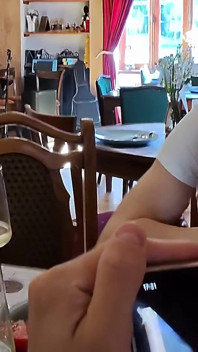 Actorul porno mi-a distrus gâtul și fundul neted după întâlnirea noastră cu cina