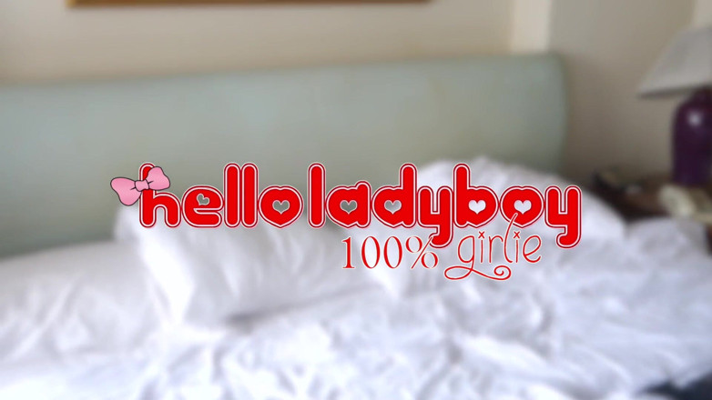 Hello Lady Boy: 小さなタイのladyboy乗り物外国のコック