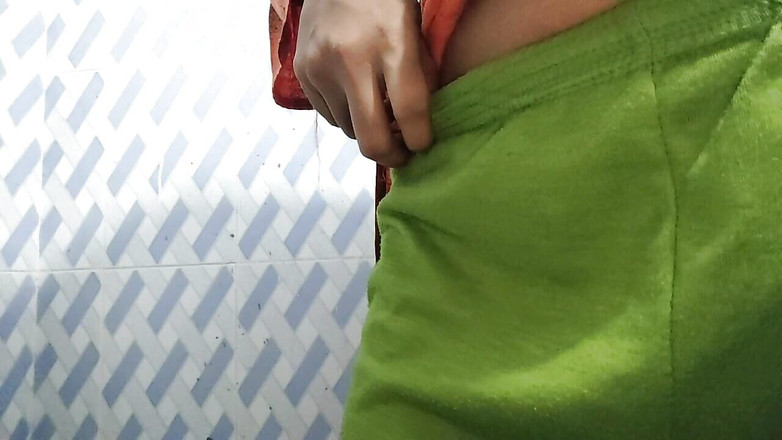 priya324: Cewek hot india ini fingering memeknya untuk pertama kalinya!