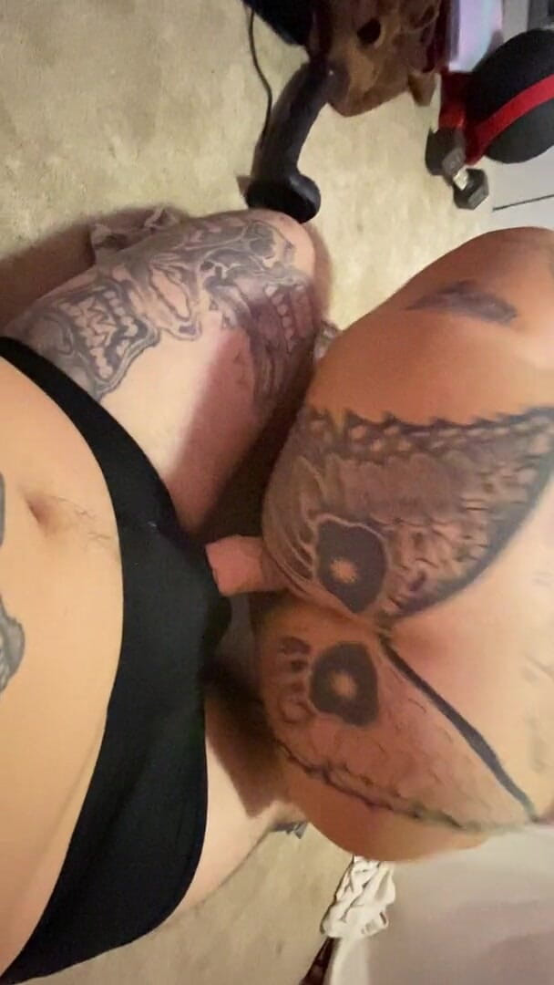 MzKiTTy91: Студентку з блідою дупою жорстко відтрахав раком величезний член