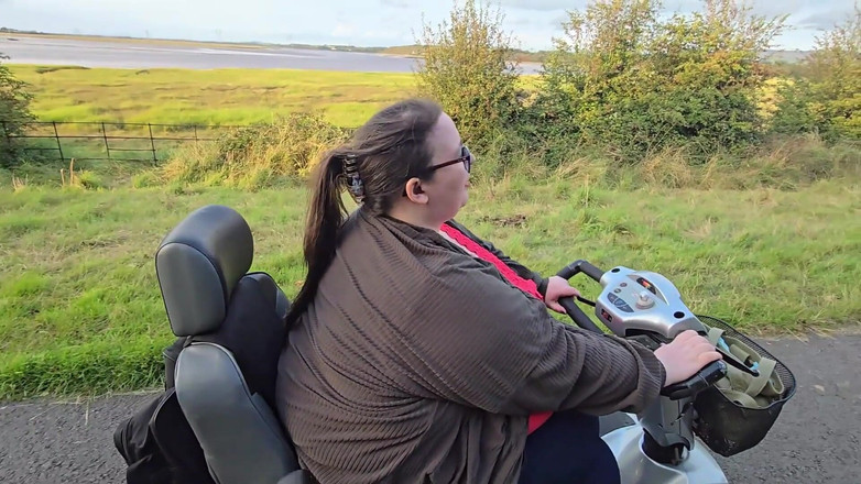 SSBBWLadyBrads: Hai să mergem la malul mării pe Scuterul meu