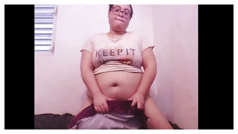 FloraWilde: Flora Wilde Hrb její polštář s análním kolíkem v jejím...