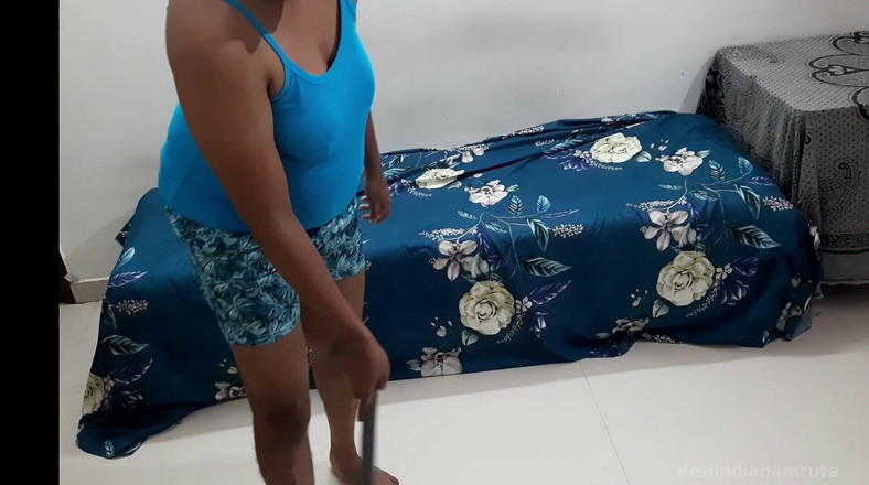 amruta123: Desi pokojówka daje pracę ręczną, blow job i dostaje wytryski...