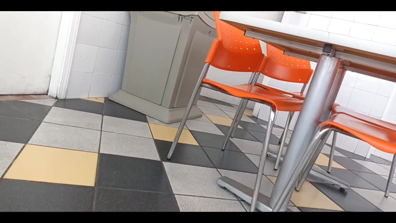 Karmicoxv: Gordinha no banheiro da Pizzaria Little Caesar em Veracruz