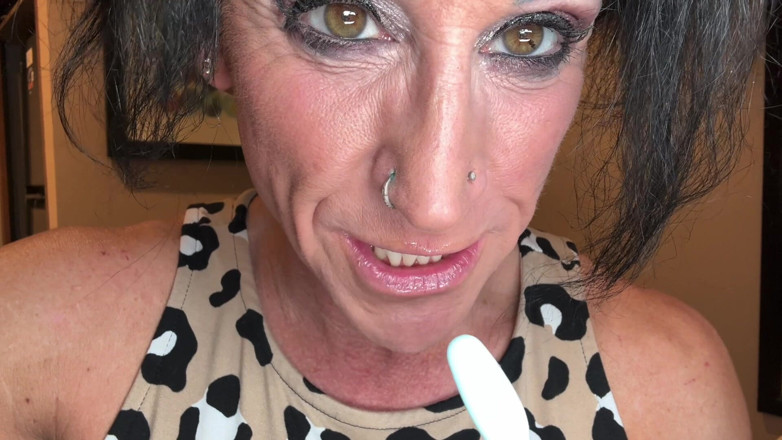 Kandylegsxxx: Goddess Kandys Naughty Oral Routine