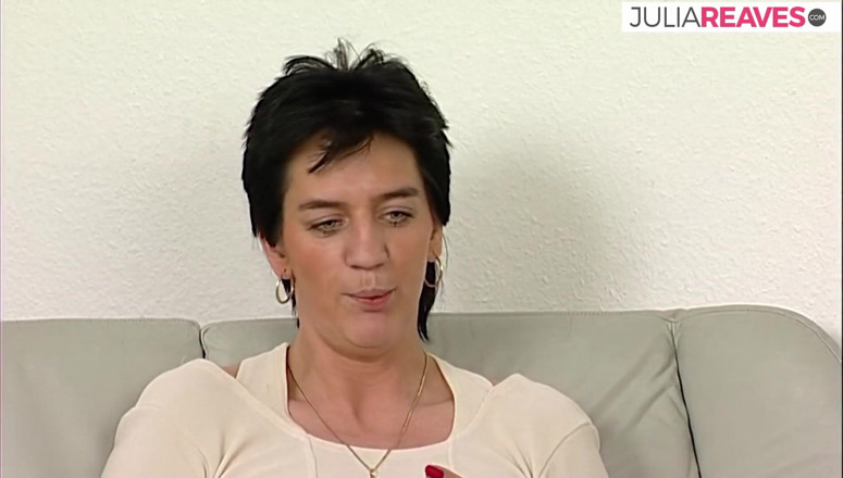 Retro German Casting Tour: Hot MILF enjoys a deepthroat blowjob before a hard dildo...