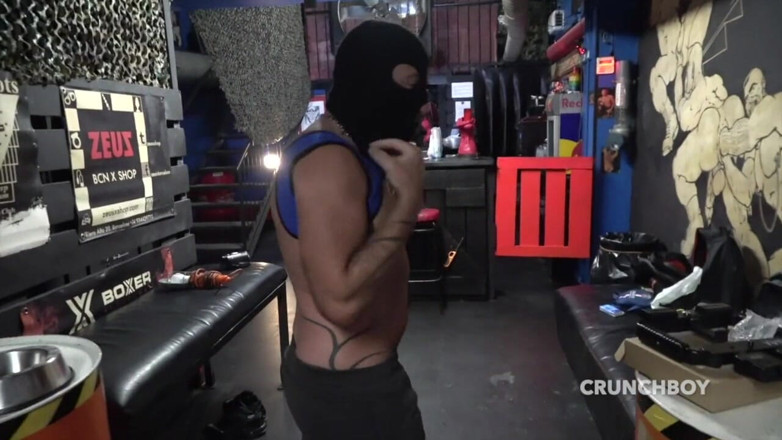 Fun bareback meeting in Barcelona: Ronald Tryp dipancut dalam oleh Jess Royan di fikiran atas