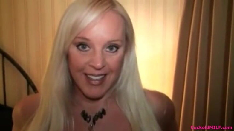 Cuckold MILF: Cuckolds Wife Sucking a Fucking a Foot Long BBC Dude