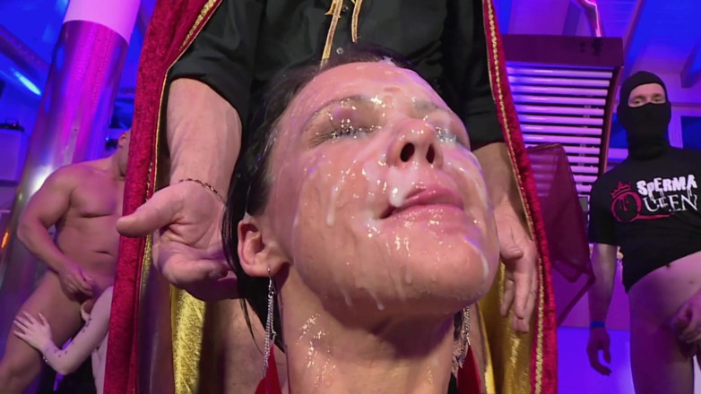 Pornstars fucking Japan Style: Sexy orgy bang with some double penetration