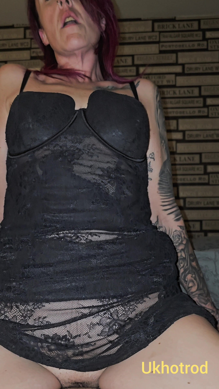 UK Hotrod: Esposa orgams cavalgando meu pau parte 1