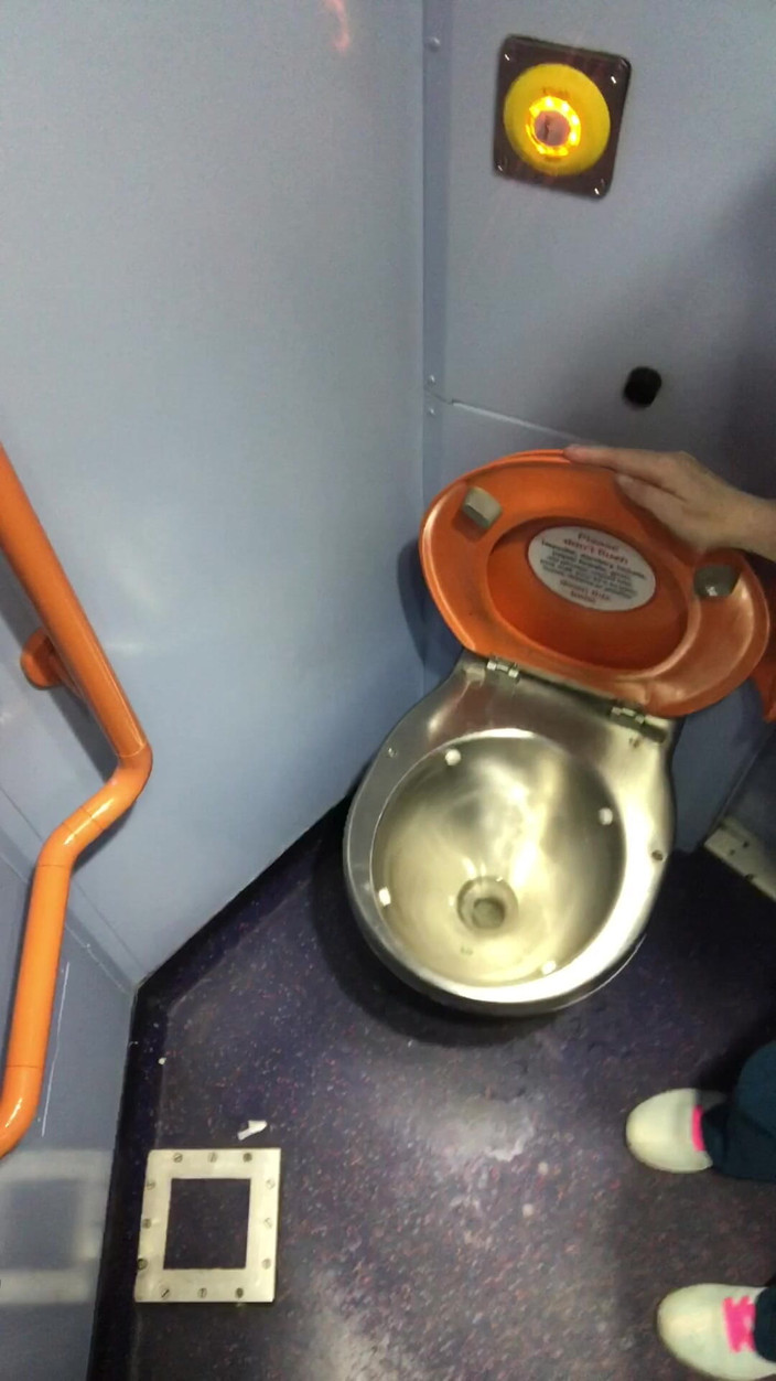 Pissing Paradise: Choo-choo Kencing