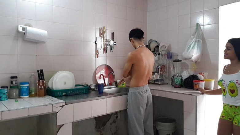 ValentinaHot10: テナント あなたが皿を洗ったので、今日だけ私の膣にあなたのペニスを突き刺すようにしましょう