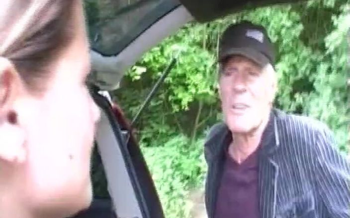 BB video: Il nonno che scopa come un riccio # 6- parlata in tedesco