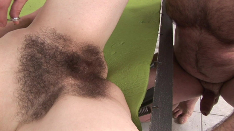 Perv Milfs n Teens: Oholte tu bílou kundičku 2