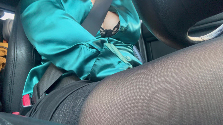 Step Mommy: Mature Hot MILF Masturbates in the Car on the Way...