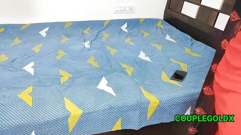 Sexy Komal: Komal chiamato Pooja Salon stili per il taglio dei capelli.