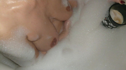 Deep Violette: Hot bathtub, hot coffee, hot Violette ... roommate