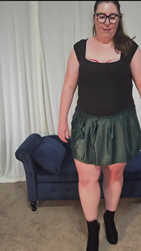 Thick Booty Showing off Skirts and Heels