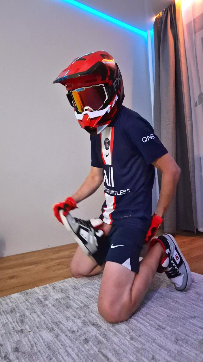 Sneakersmax98: I Felt Hot in This Outfit so I Decided to...