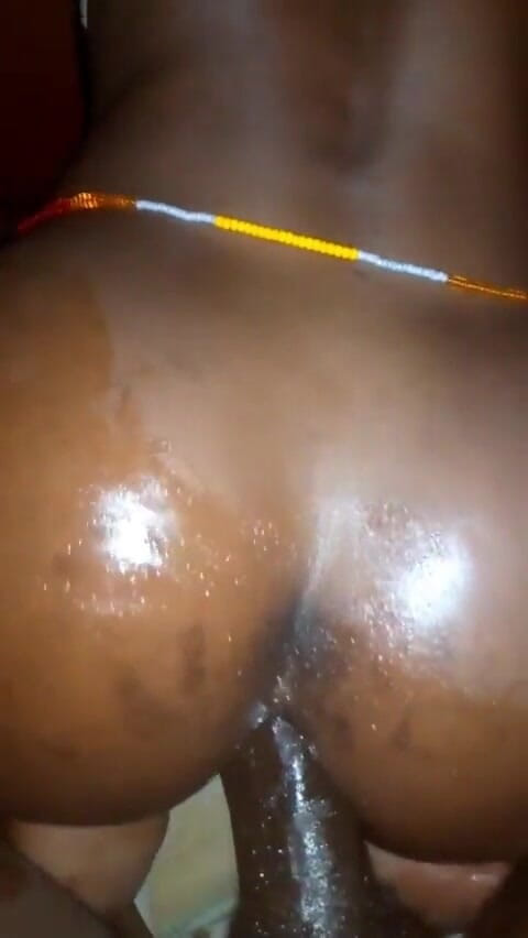 Island Bratz: 牙买加小少女骑乘，大黑屌插入她的菊花