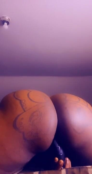 Desirable_Passion: Begeerlijke passie creamt haar dildo