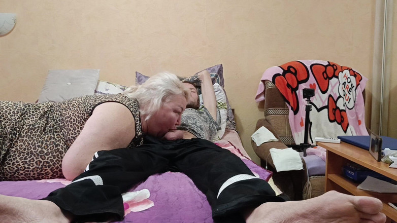 Zona901: Inaspettato pompino profondo dalla matrigna con sperma in bocca e...