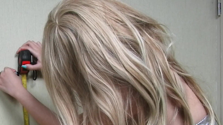 6-movies: Blond goddess meet a 2.4 Feet Guy