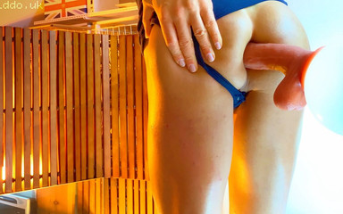 miaukiddo: Trêu chọc và cưỡi trong bộ bodysuit màu xanh