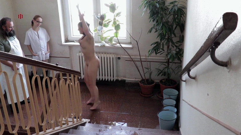 Inquisition and prison world: Test di resistenza - la pigra donna delle pulizie Andrea deve...