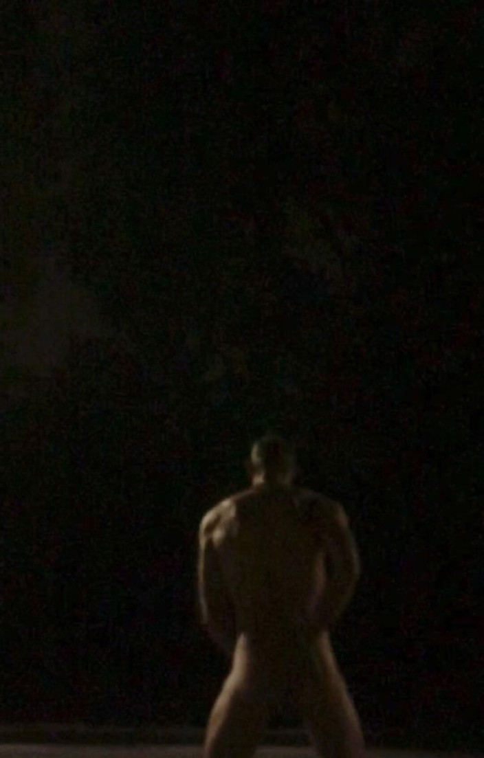 Ber3tz: Naakt op straat