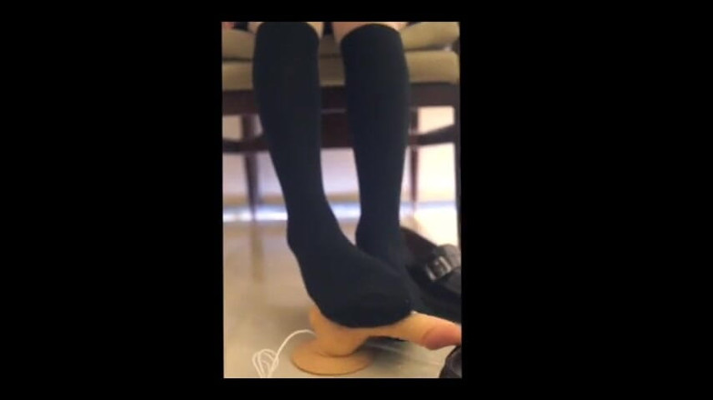 sisfetish: Mainin kaus kaki seragam, aku boleh nginjak kontolmu nggak?