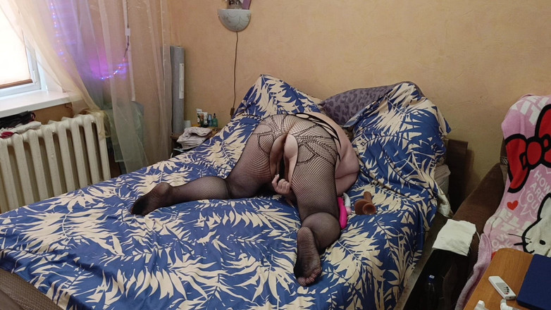 Zona901: Pacar pantat bahenol lagi asik masturbasi memeknya sampai muncrat setiap...