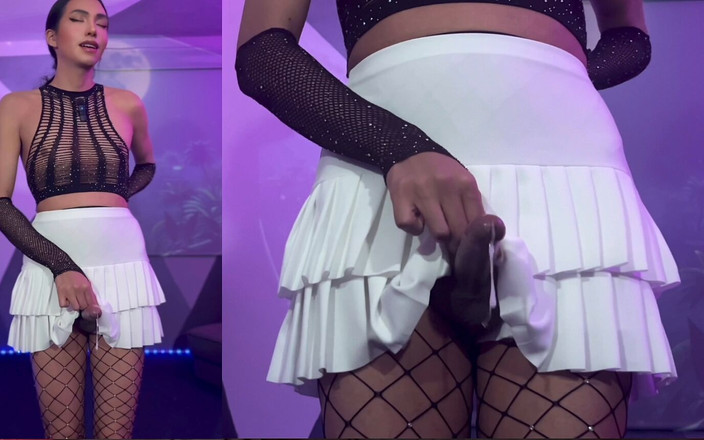 Lavala: Danza Sensuale Con Erezione Improvvisa E Sperma Durante La Danza