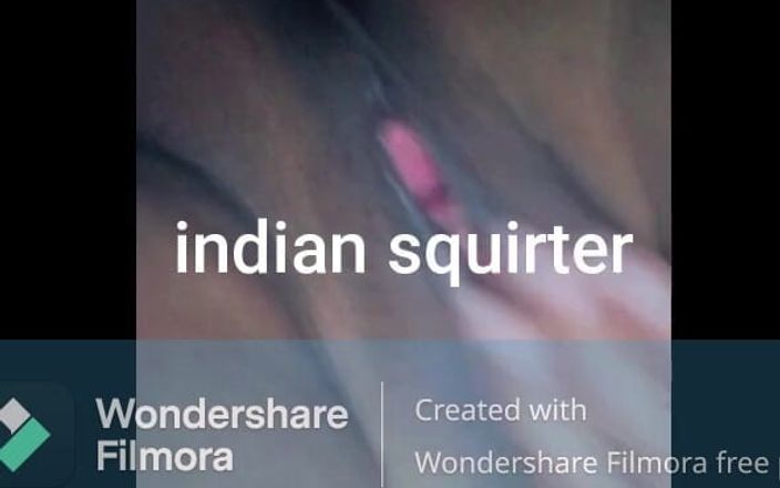 Indian squirter: Indian gf pussy fingering