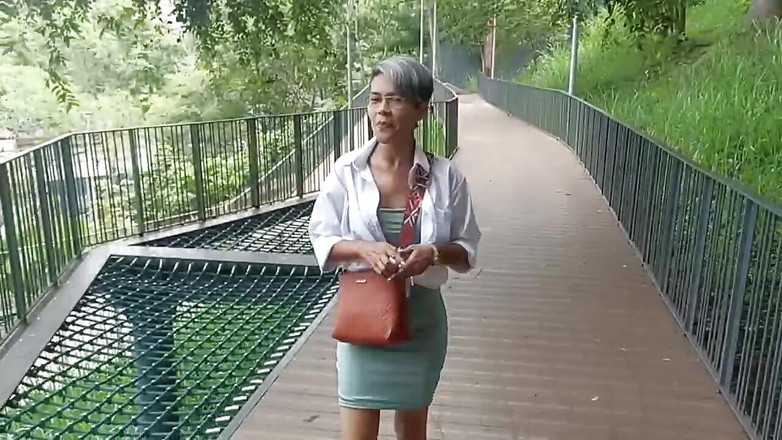 Swingersamateur40: Fiul vitreg pervers își provoacă mama vitregă și apoi îi oferă un futai...