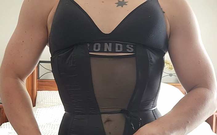 J CD sissy: Traviesa J juega con el coño