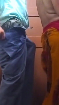 Indian Real Padosi Bhabi Ko Neighbour Ne Chupke Se Mast Choda