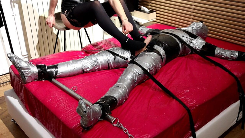 DeesseJulia: Maitresse Julia - Femdom - Chill foot fetysz z relaksującą muzyką, rajstopy...