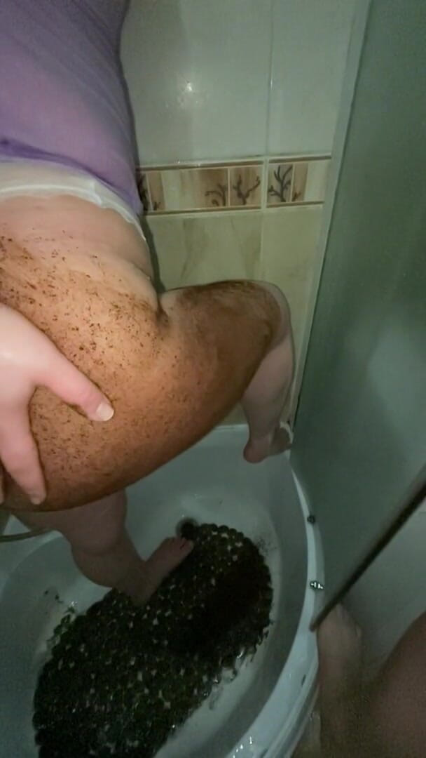 StasyBoo: Omg, what shed did in the shower! Hot!
