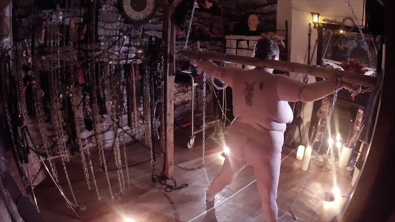 Aaexperiencesltd: 1부:- 라니스타 곰과 도미나 사타나는 왁스와 불 놀이를 한다.